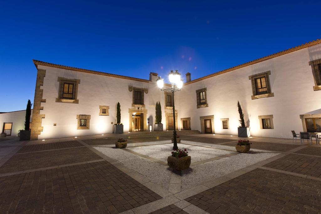 Hospes Palacio De Arenales & Spa Caceres Exterior photo
